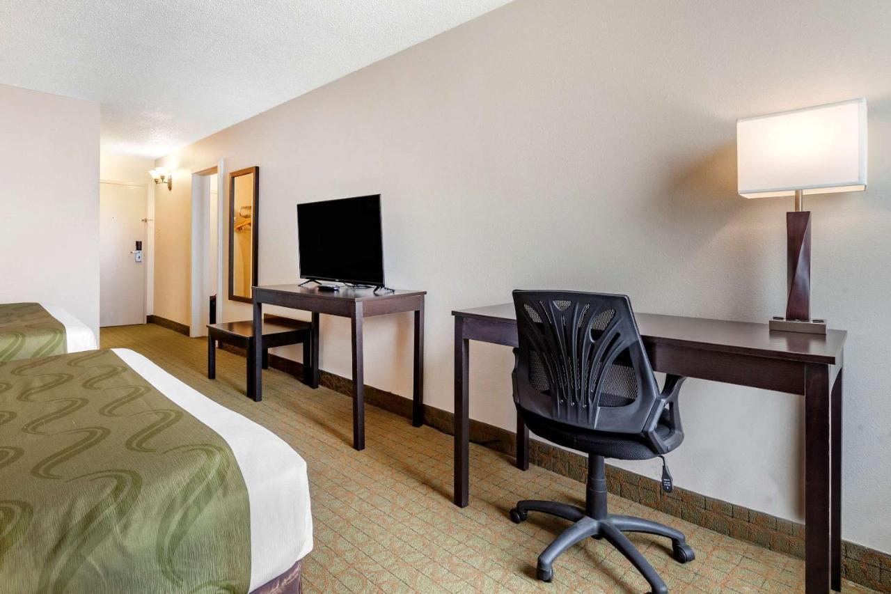 Quality Inn & Suites Escanaba North Exteriör bild