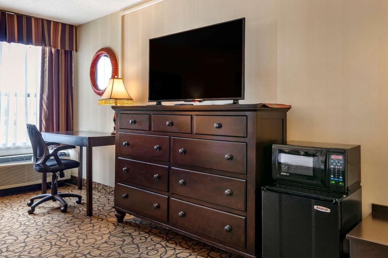 Quality Inn & Suites Escanaba North Exteriör bild