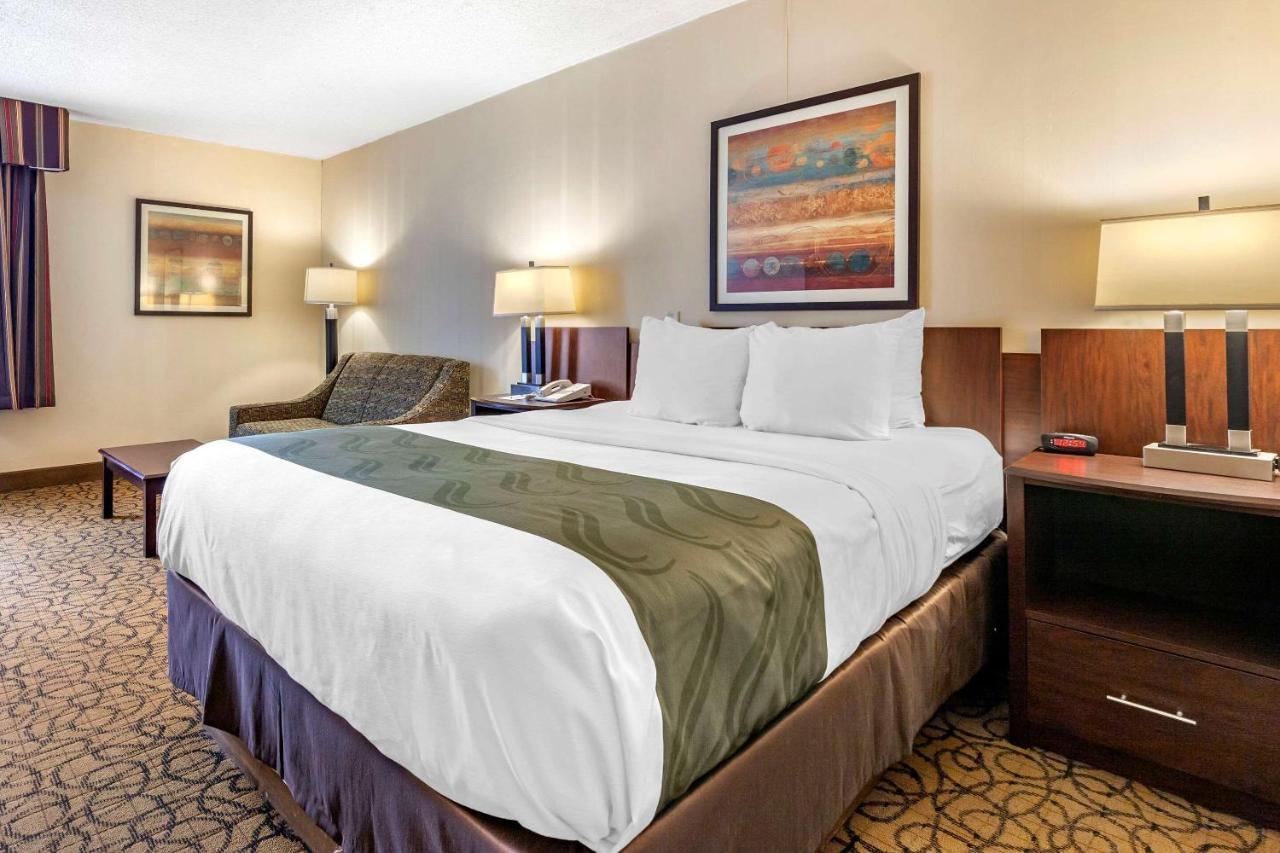 Quality Inn & Suites Escanaba North Exteriör bild