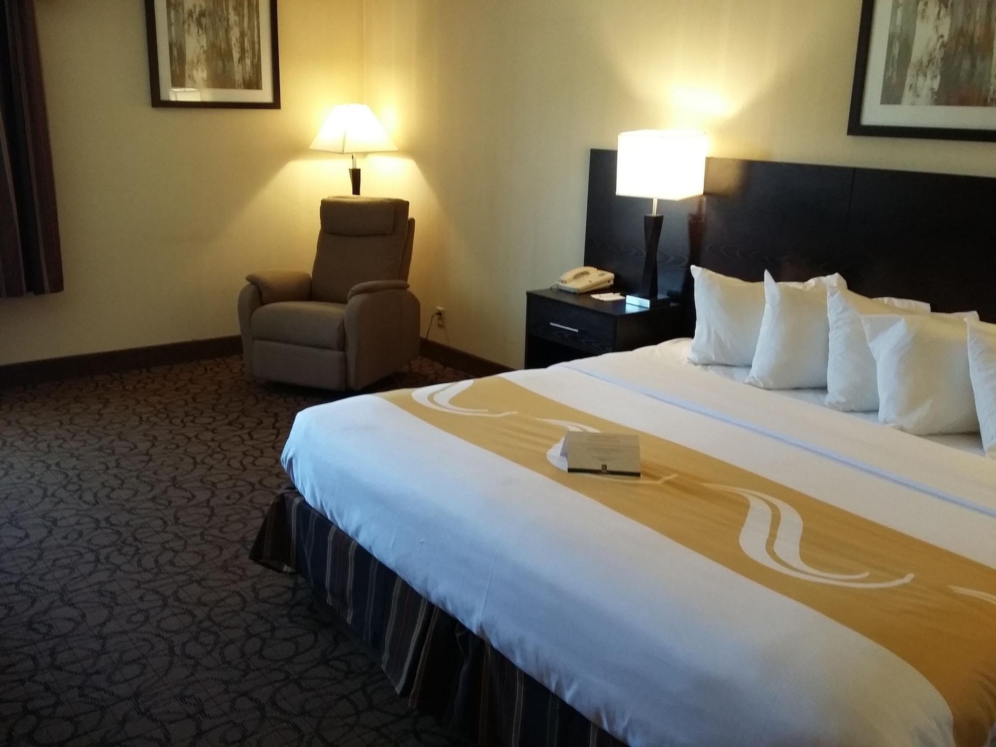 Quality Inn & Suites Escanaba North Exteriör bild
