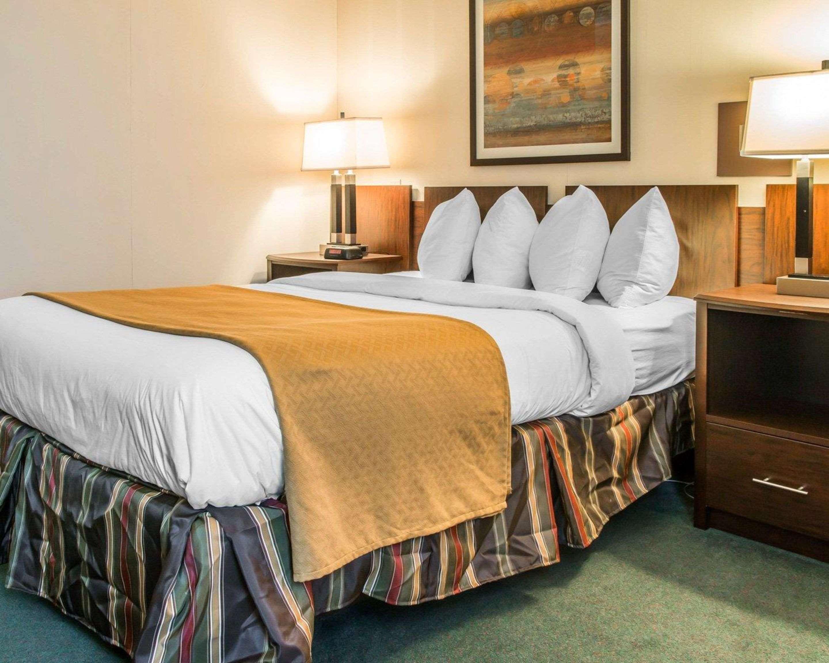 Quality Inn & Suites Escanaba North Exteriör bild