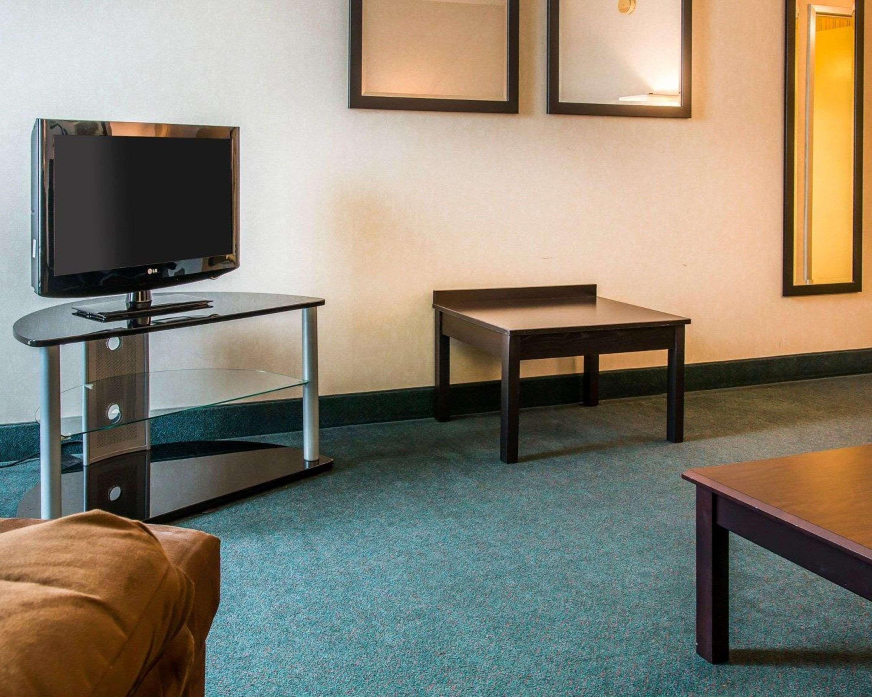 Quality Inn & Suites Escanaba North Exteriör bild
