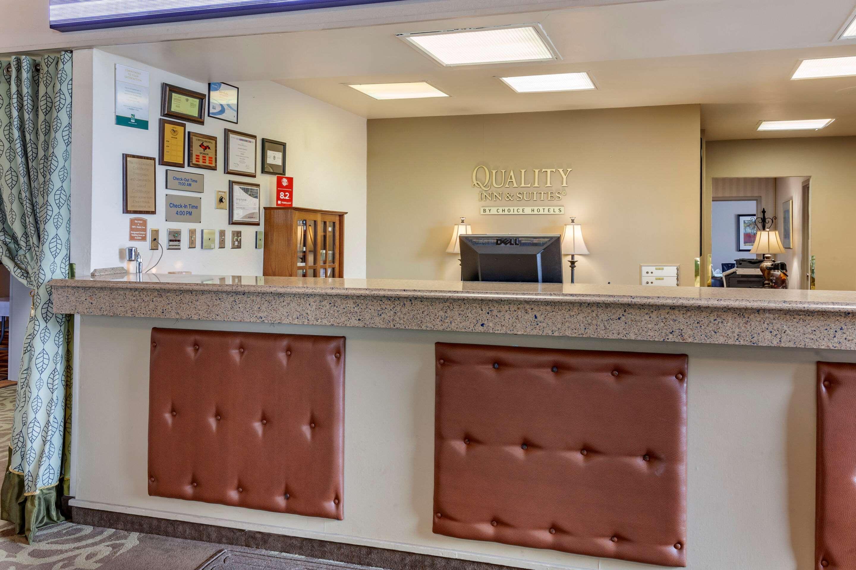 Quality Inn & Suites Escanaba North Exteriör bild