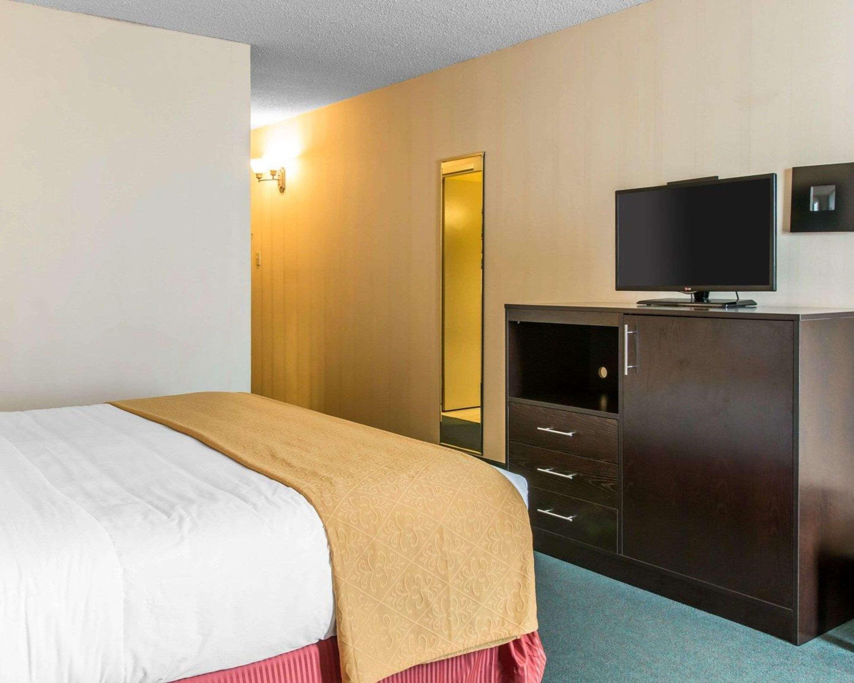 Quality Inn & Suites Escanaba North Exteriör bild