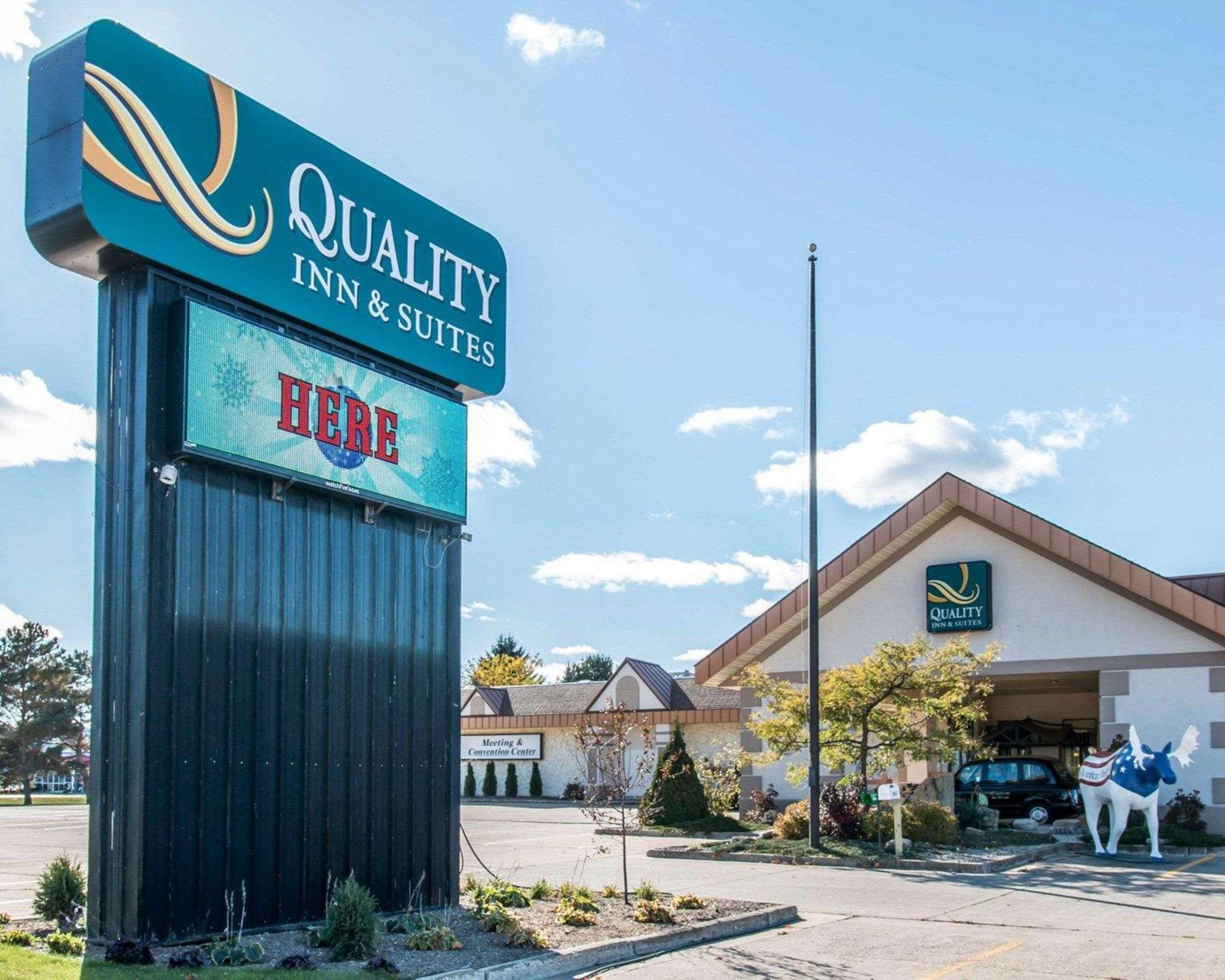 Quality Inn & Suites Escanaba North Exteriör bild