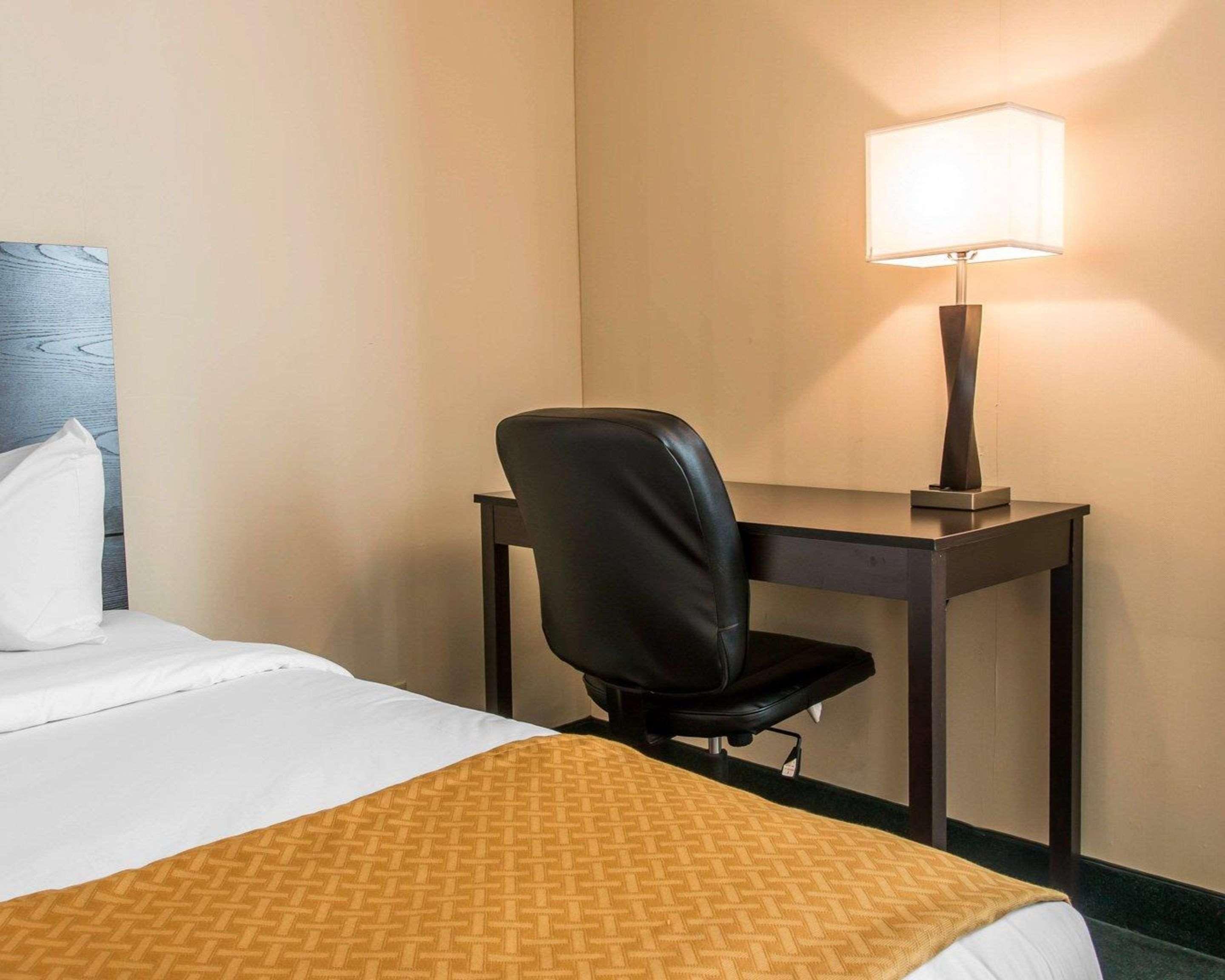 Quality Inn & Suites Escanaba North Exteriör bild