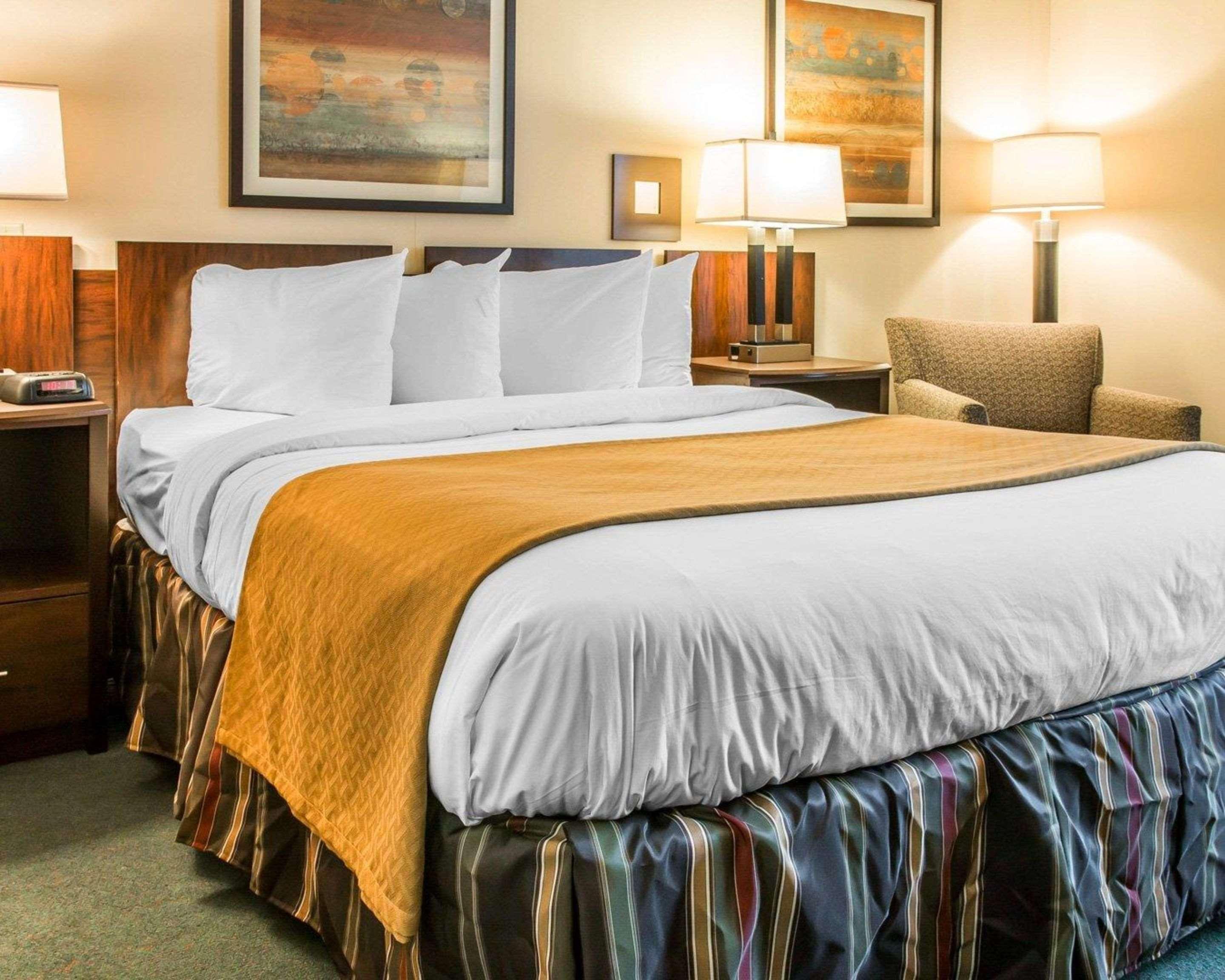 Quality Inn & Suites Escanaba North Exteriör bild