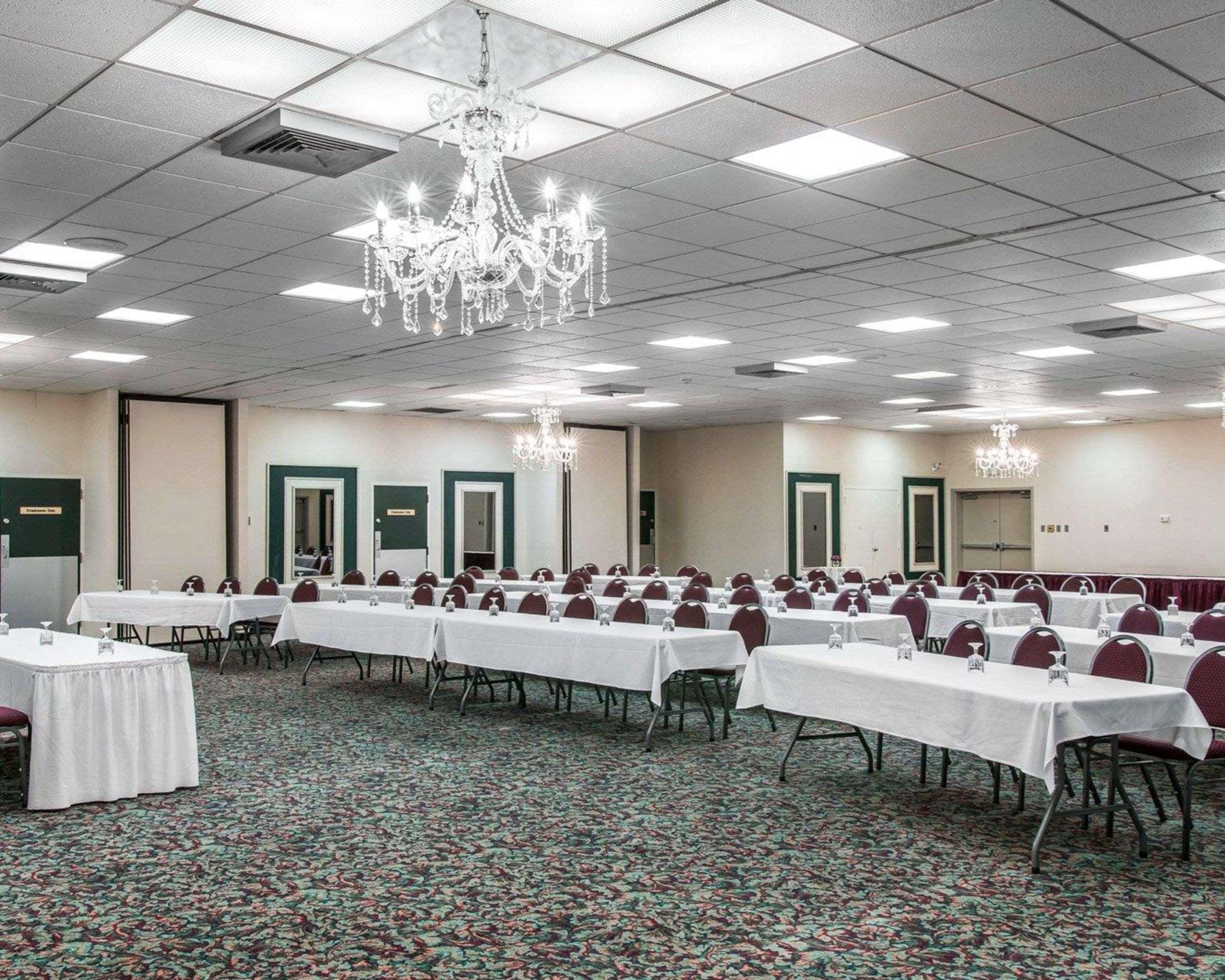 Quality Inn & Suites Escanaba North Exteriör bild